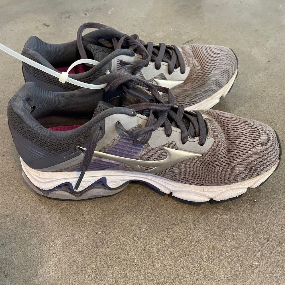 Mizuno Wave Inspire 16 Gray purple lightweight athletic running shoes women 7.5